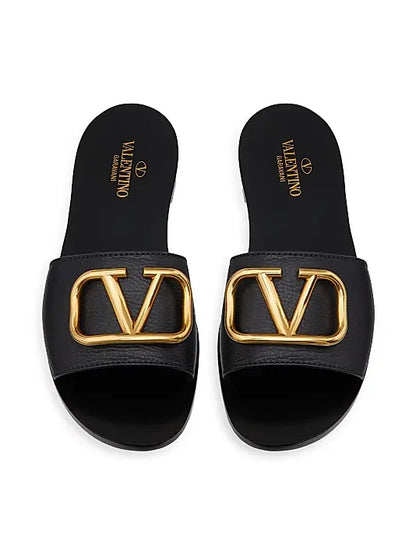 VLogo Signature Slide Sandals in Grainy Cowhide