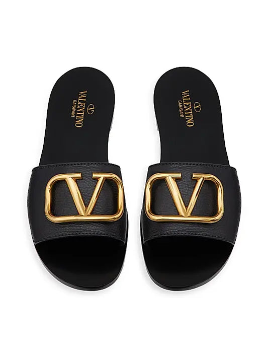 VLogo Signature Slide Sandals in Grainy Cowhide